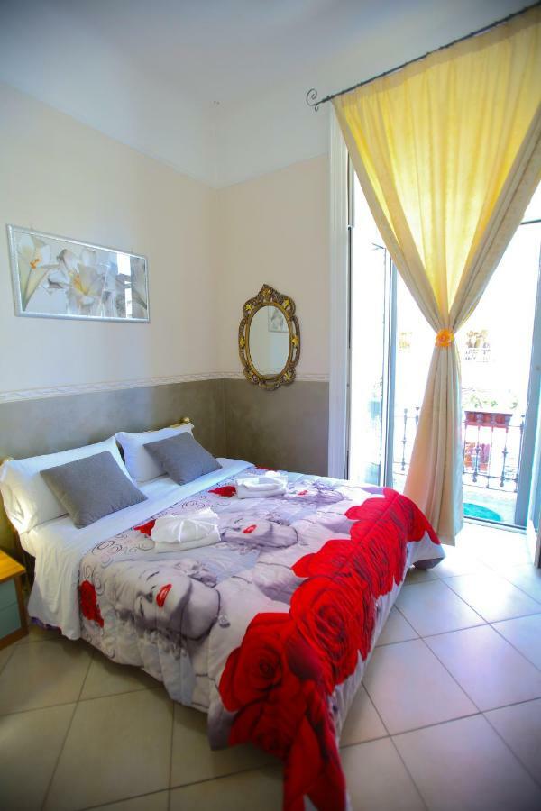 Bed and Breakfast Benvenuto A Napoli Екстер'єр фото